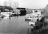 Drachten, 1981. De grote ‘opberghaven’ van Drachten moet nog aangelegd worden en de gemeentelijke jachthaven kent op dat moment een wachtlijst van meer dan honderd schepen, die nu nog noodgedwongen langs de oevers worden aangemeerd.